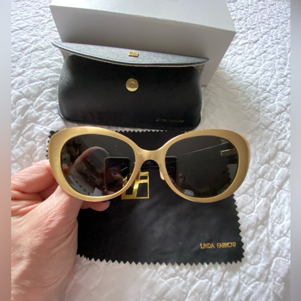 LINDA FARROW Gold Frame Sunglasses - Picture 3 of 14